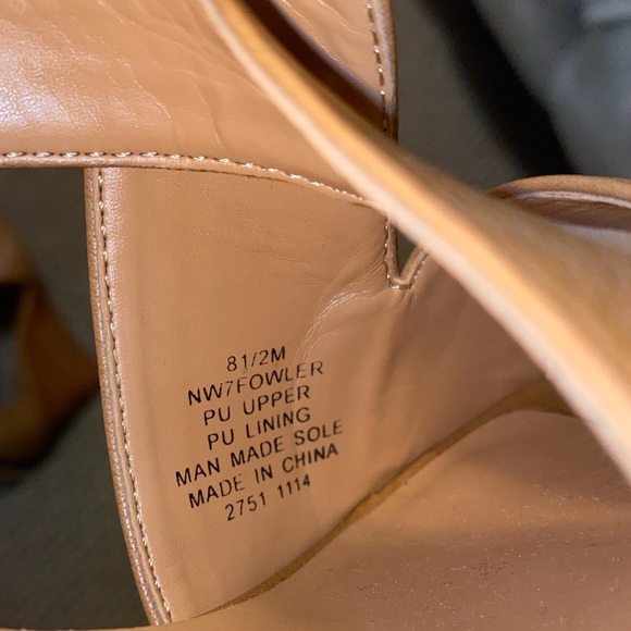 Tan heels - Picture 4 of 4